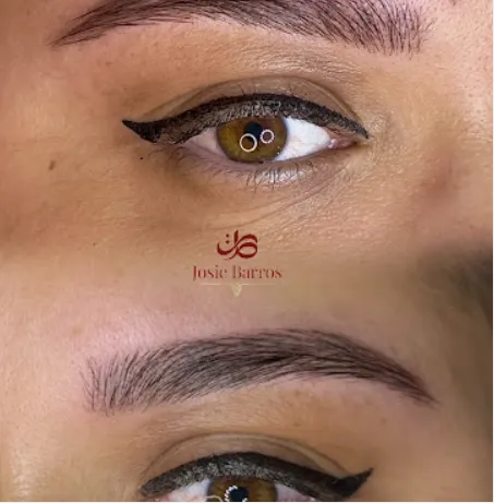 Antes e depois de micropigmentação de olho e sobrancelha feita pela Josie Barros